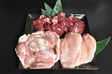 画像をギャラリービューアに読み込む, 信玄どり レバーセット。もも肉、むね肉、レバーがセットになっています。大ぶりのレバーがたっぷり入っているので、レバー好きにはたまらないセットとなっています。量も多いので2、3品作ってお召し上がりいただけるかと思います。レバニラや甘辛煮など様々な料理にチャレンジしてみてください!鶏肉/信玄どり/通販/お取り寄せ/全国配送/熟成/手捌き/鳥しげオンラインショップ